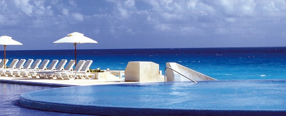 live-aqua-resort-spa