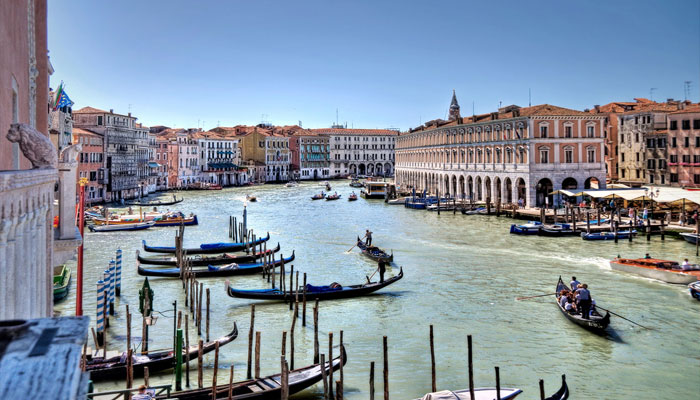 grand-canal-with-gondolas