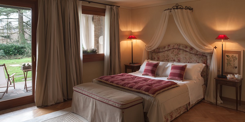 deluxe guestroom with private garden crop 800x400