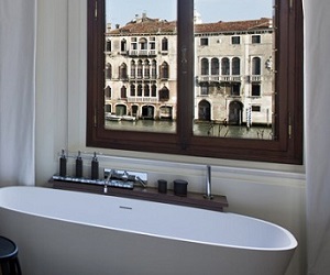 Aman-Venice-Maddalena-Bedroom